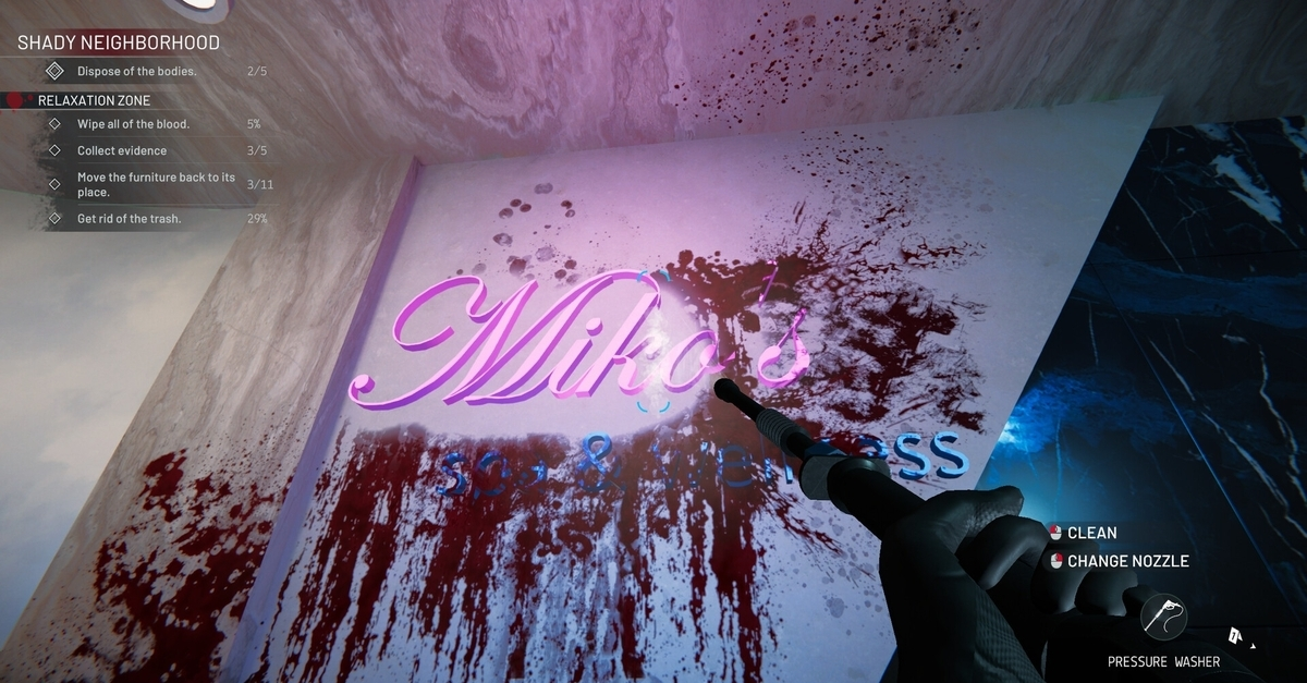 Una habitación infamemente sucia esperando la estrategia de limpieza perfecta.