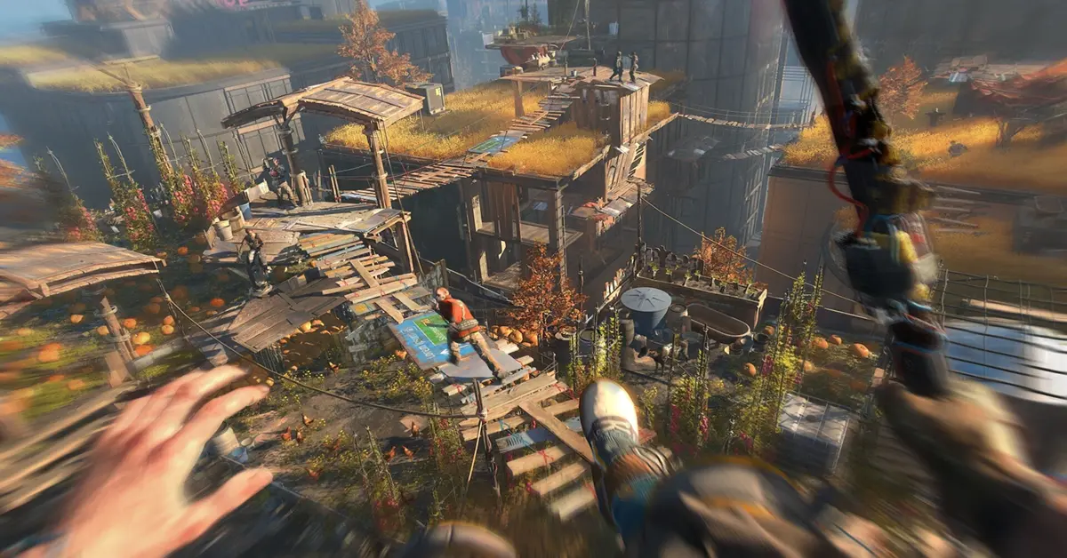 Un superviviente solitario contemplando un paisaje urbano en ruinas y cubierto de vegetación al atardecer en Dying Light 2.
