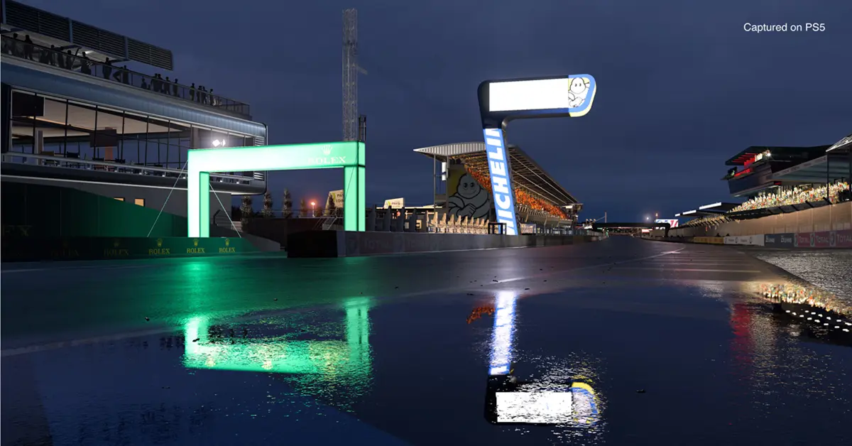 Gameplay de Gran Turismo 7 en PS5 mostrando clima dinámico y físicas de vehículos