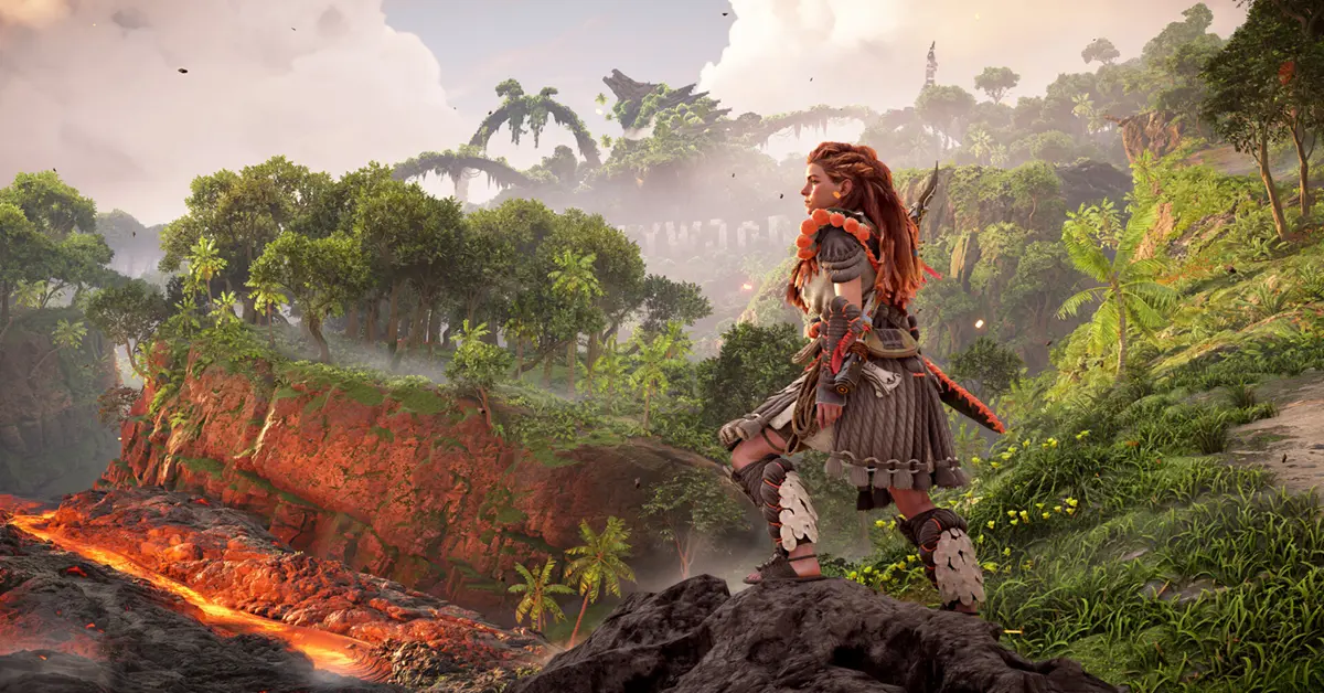 Aloy contemplando una ciudad postapocalíptica cubierta de vegetación en Horizon Forbidden West Complete Edition en PC