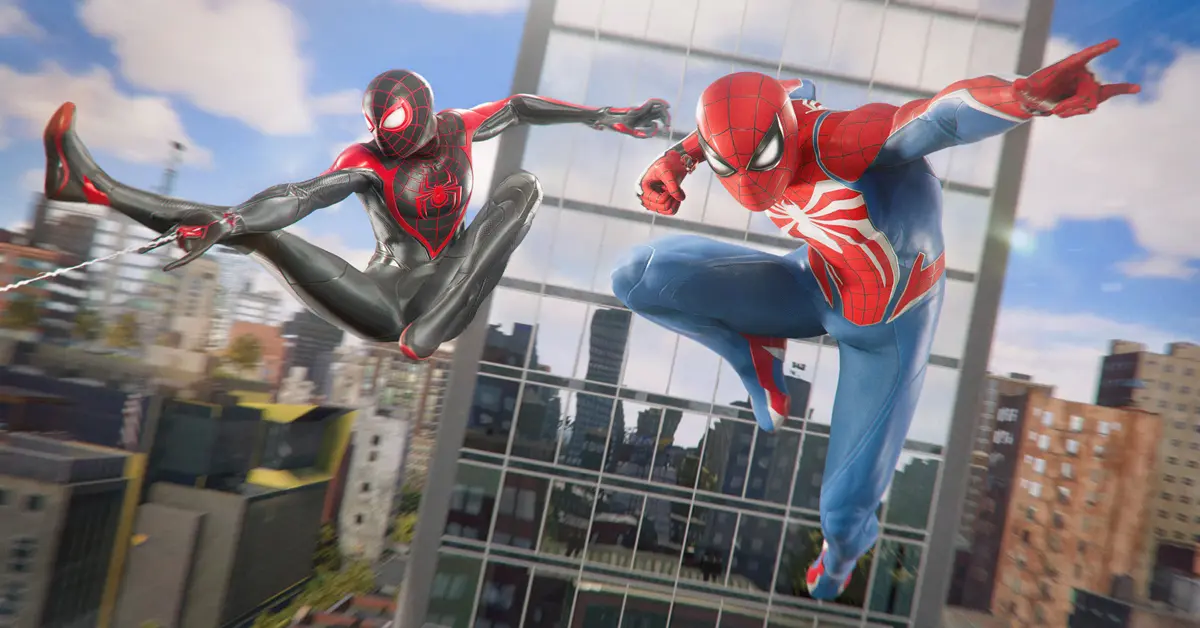 Peter Parker y Miles Morales balanceándose por los cielos de una Nueva York con trazado de rayos.