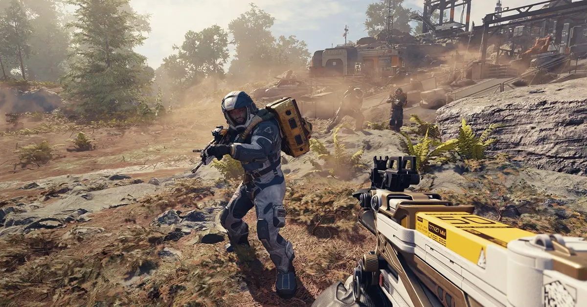 Un personaje con traje espacial apuntando un rifle de alta tecnología en una luna alienígena rocosa.