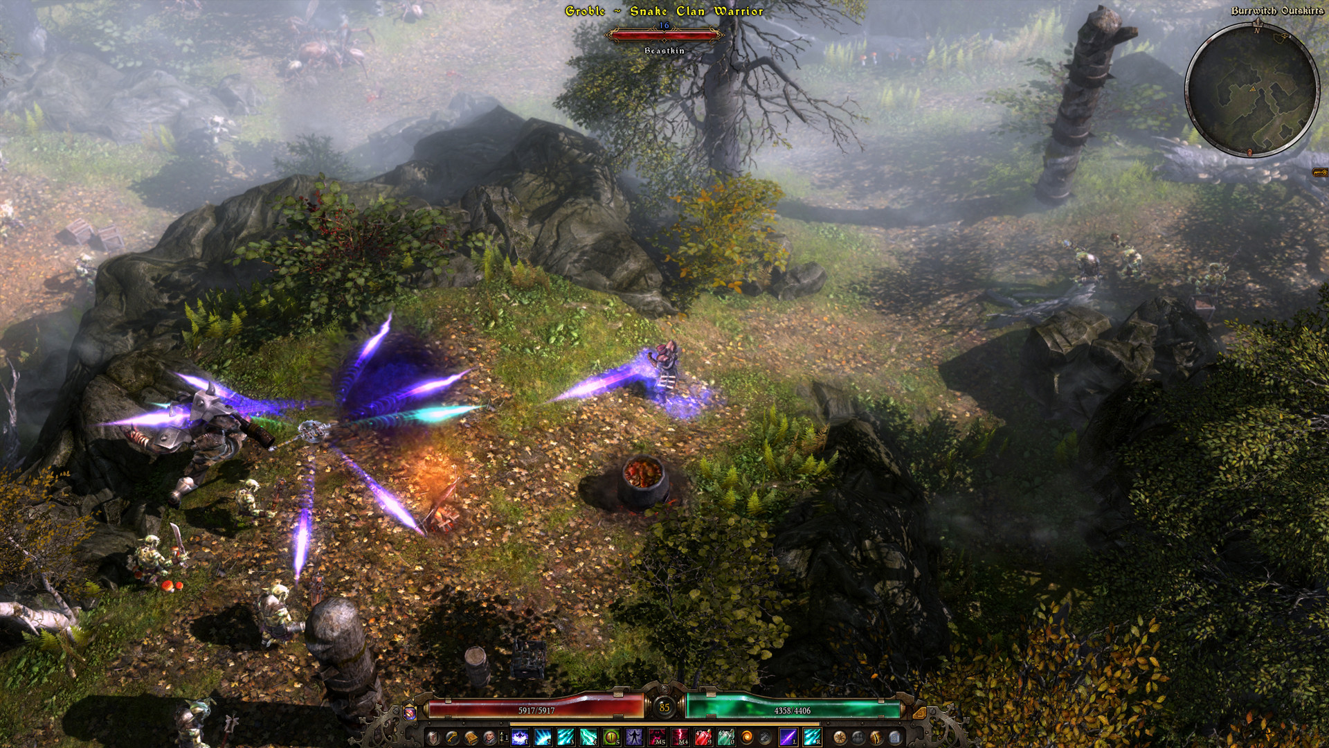 Escena de combate de Grim Dawn mostrando enemigos de ARPG de fantasía oscura
