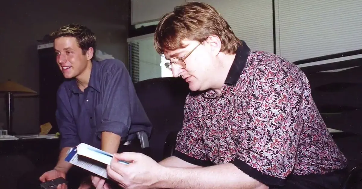 Geoff Keighley desata la especulación después de que los fans notaran un juego misterioso oculto en su lista de deseados de Steam.