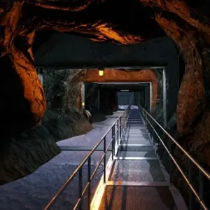 The Cold White - Túnel Subterráneo